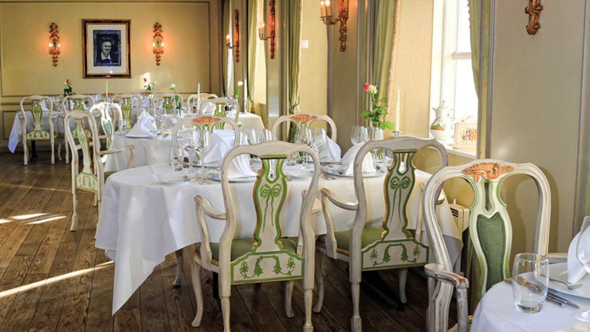 Restaurant Much, Refsnes gods