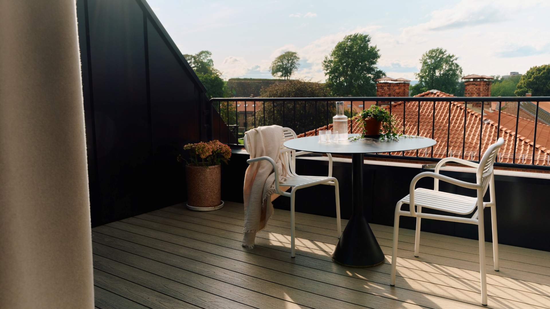 Revier - The Bedrooms Twelve