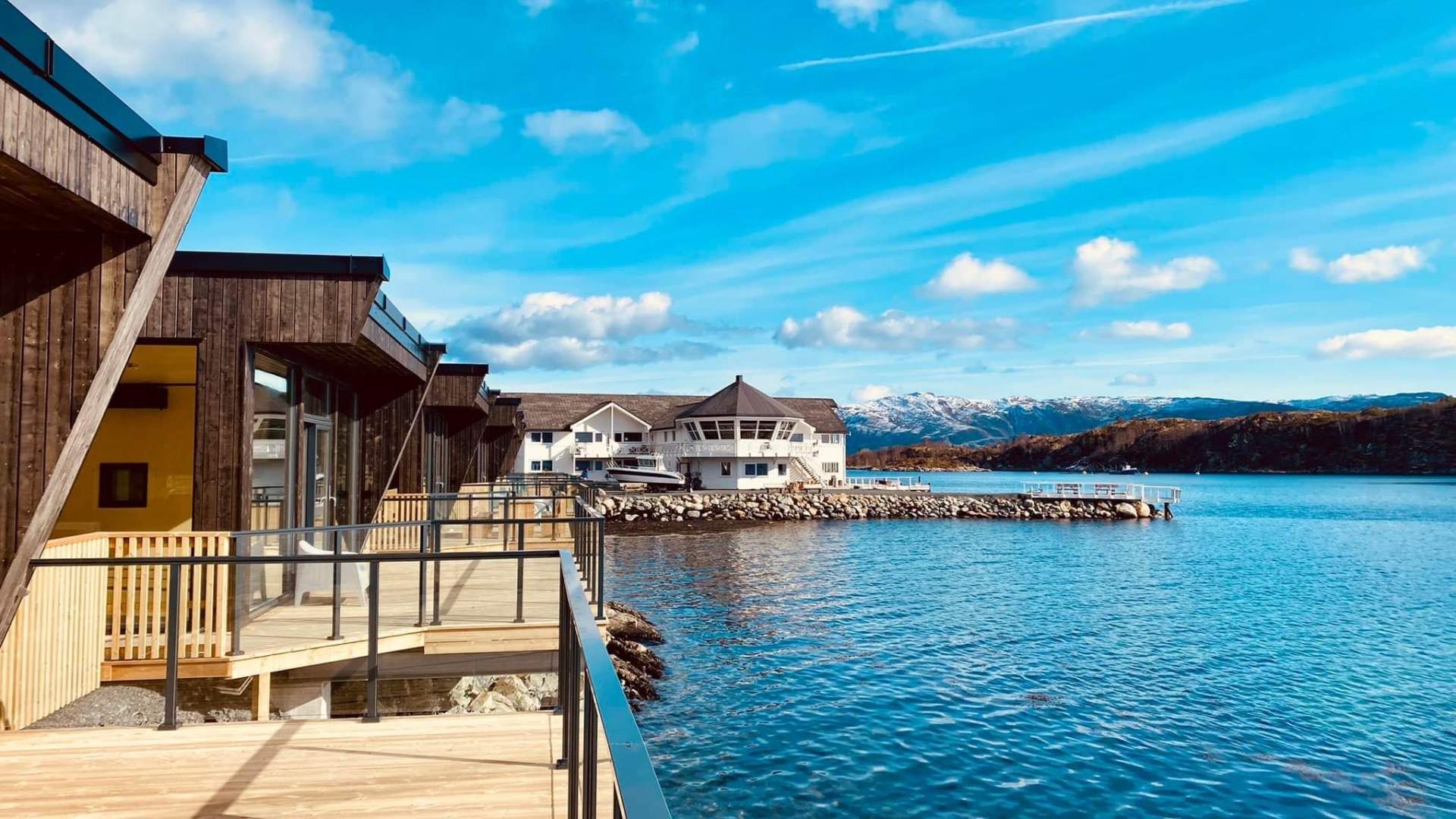 Rorbuer og brygge