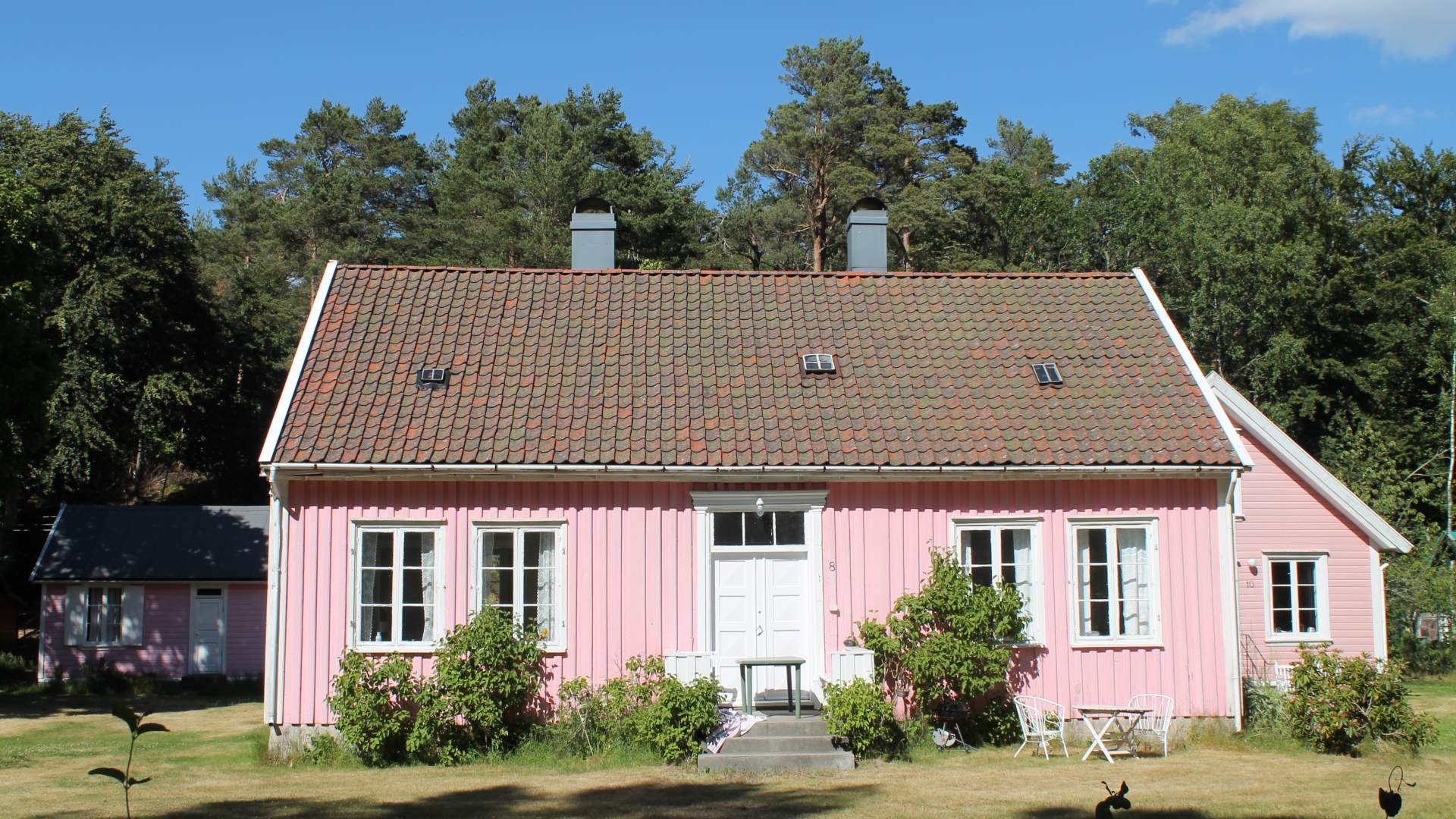 Rosa hus i Furulunden - Turistkontoret (2)