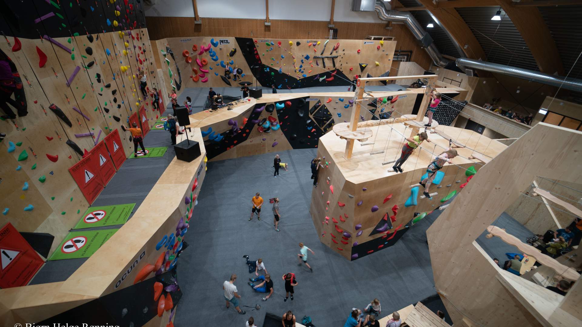 Høyt under taket  foto Bjørn Helge Rønning