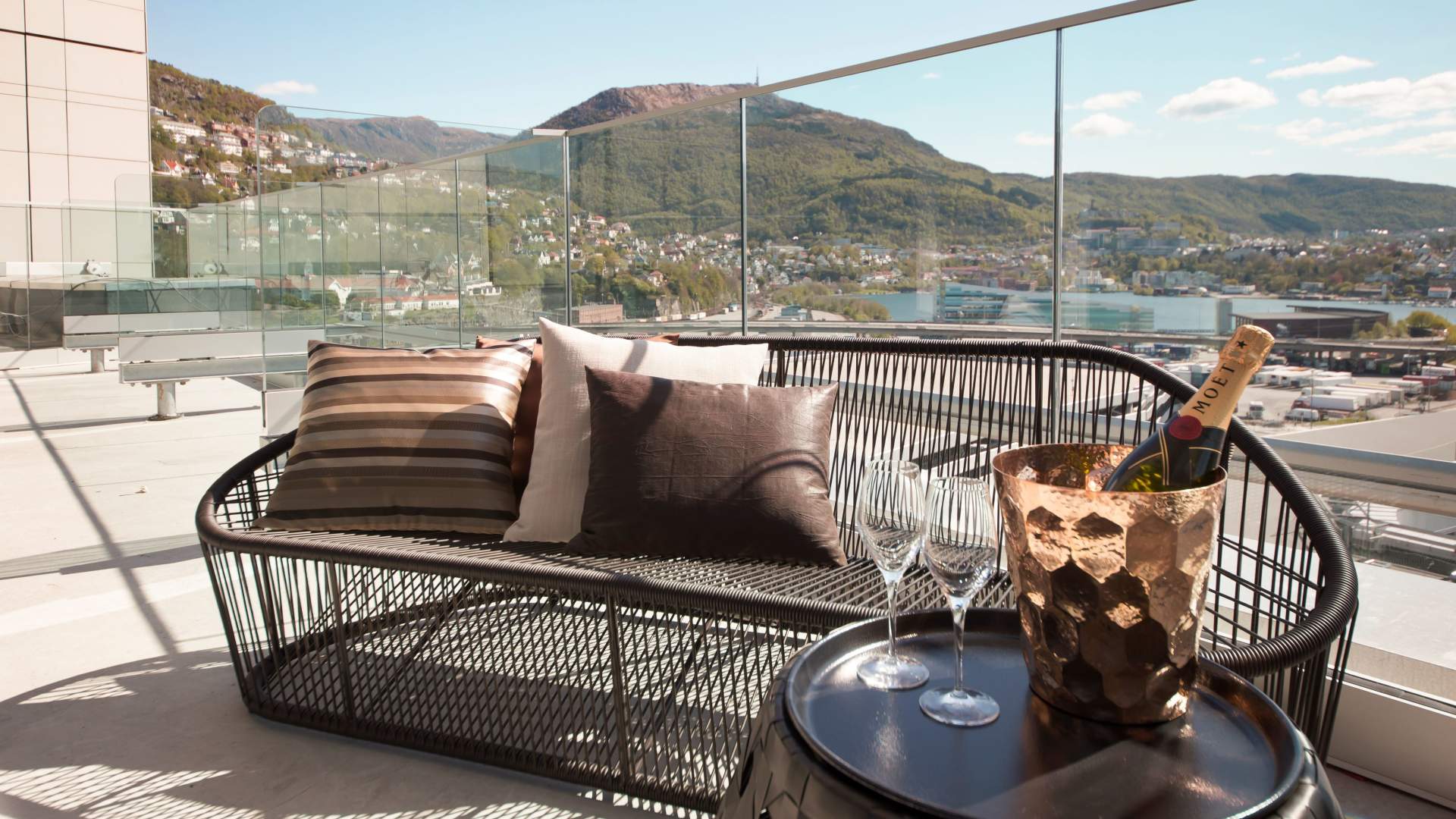 Scandic-Ornen-restaurant-roast-terrace-1_