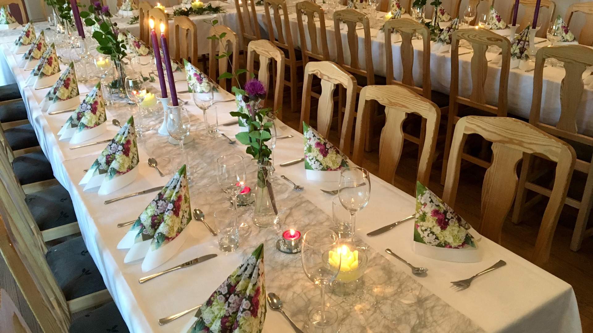 Selskap på Gravberget gård, Ingvild Haugbråten