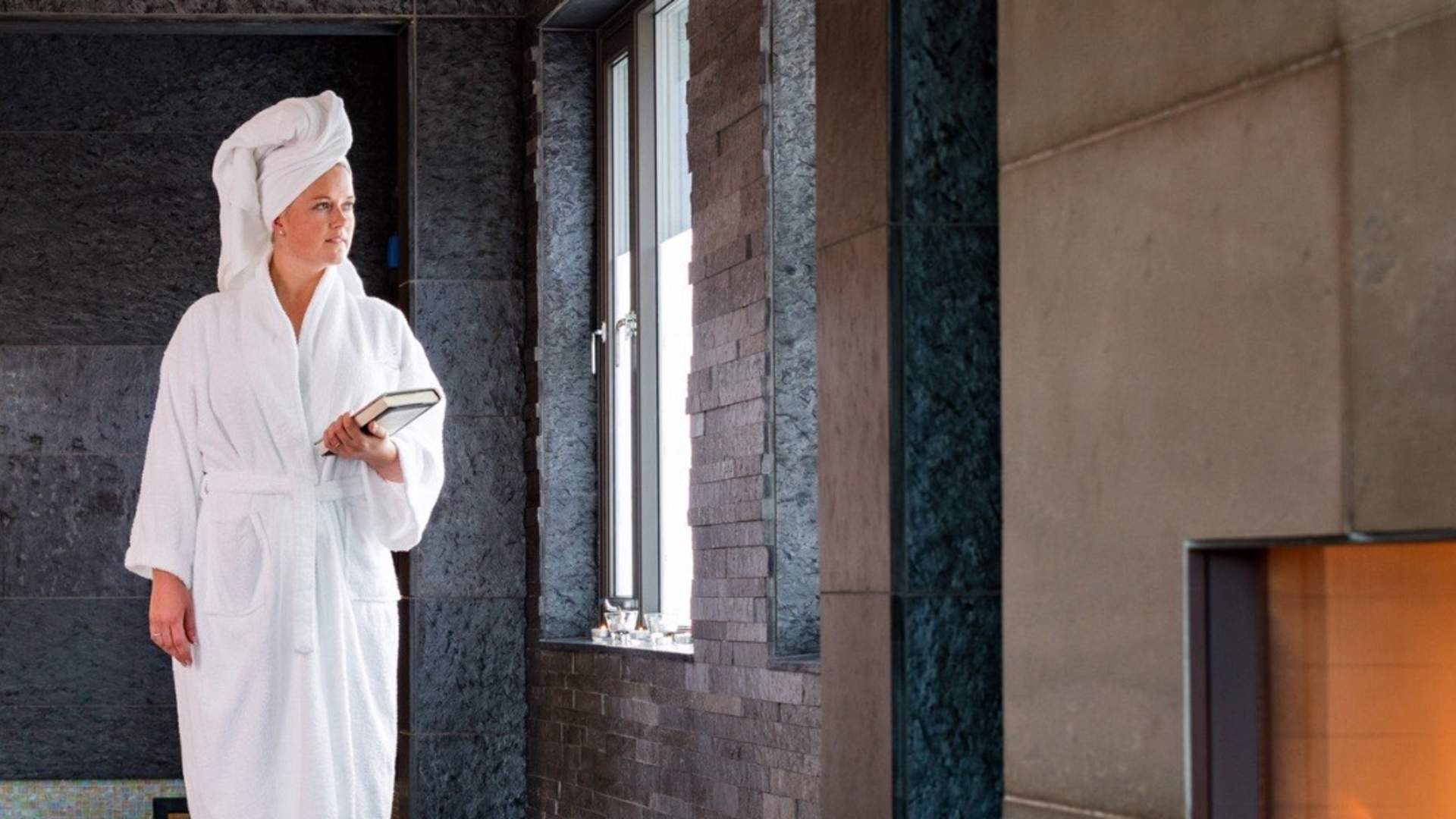 Skifer Hotel en dame på velværeavdeling-2024