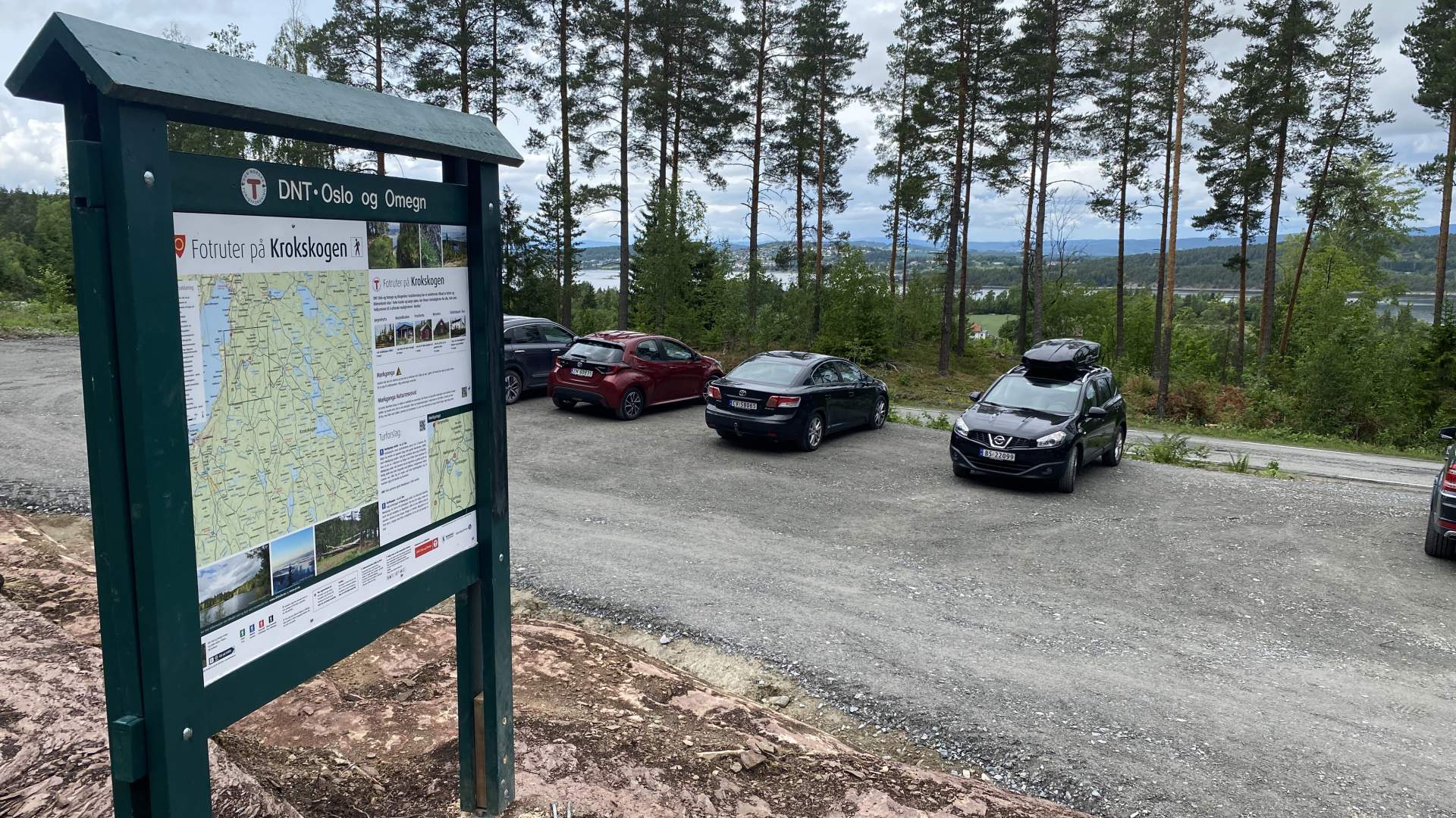 Skilt og parkering 1 Mørkonga