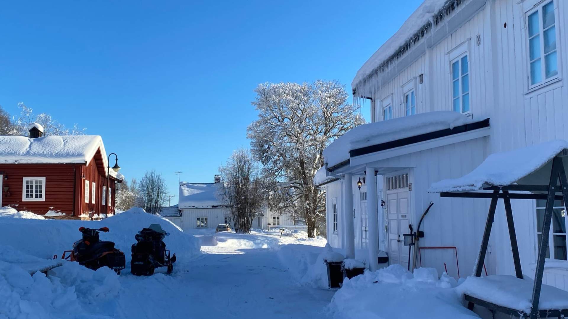 Snøscooterpause ved Gravberget gård