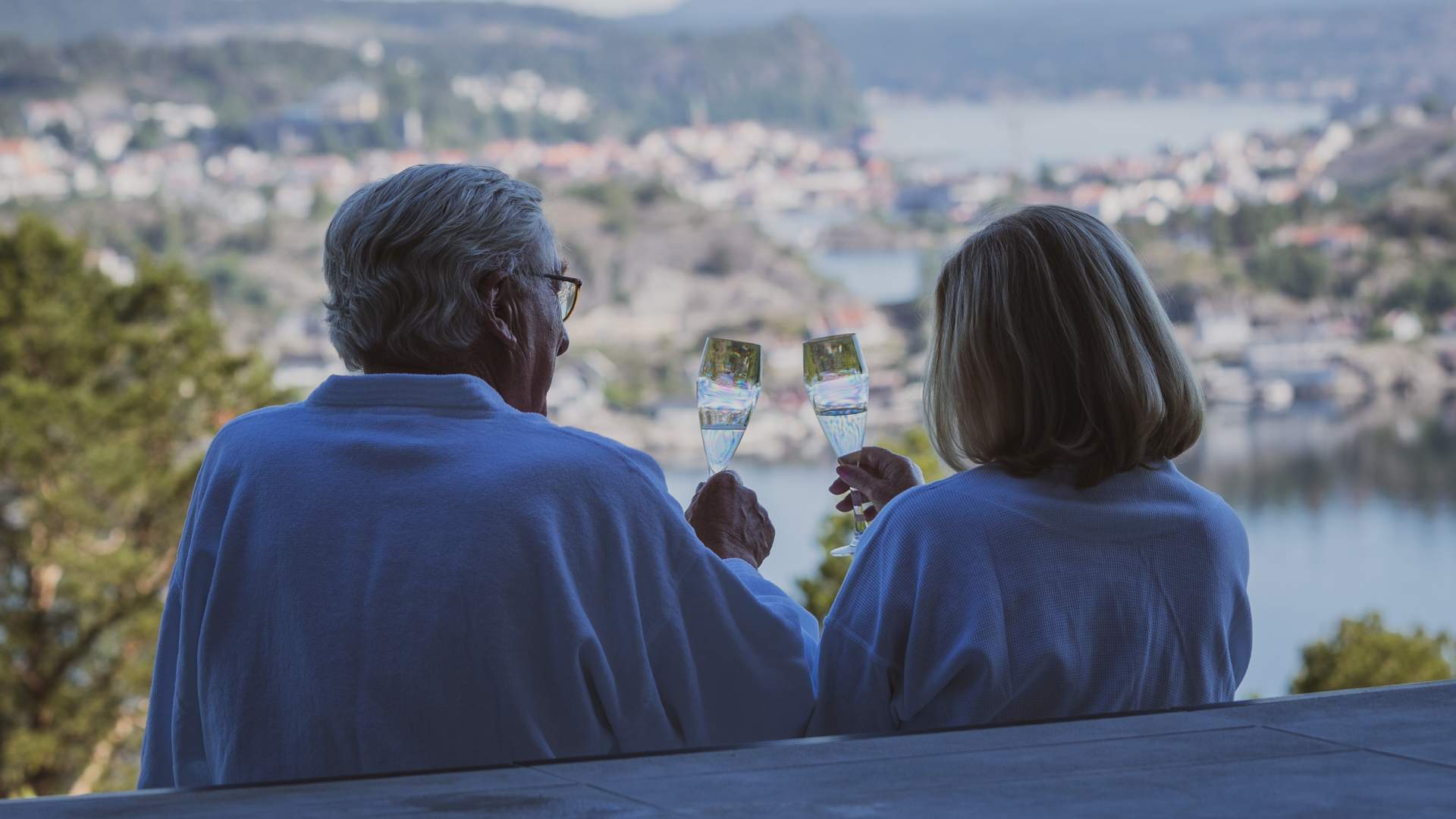 Et par nyter utsikten på Kragerø Resort