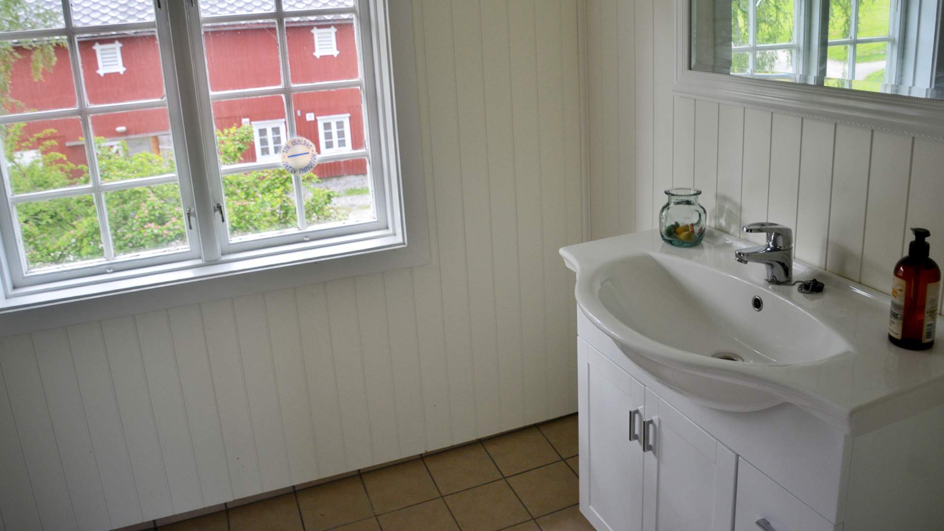Steinkjer Yttervik Foto Yttervik innvendig overnatting bad-2x1