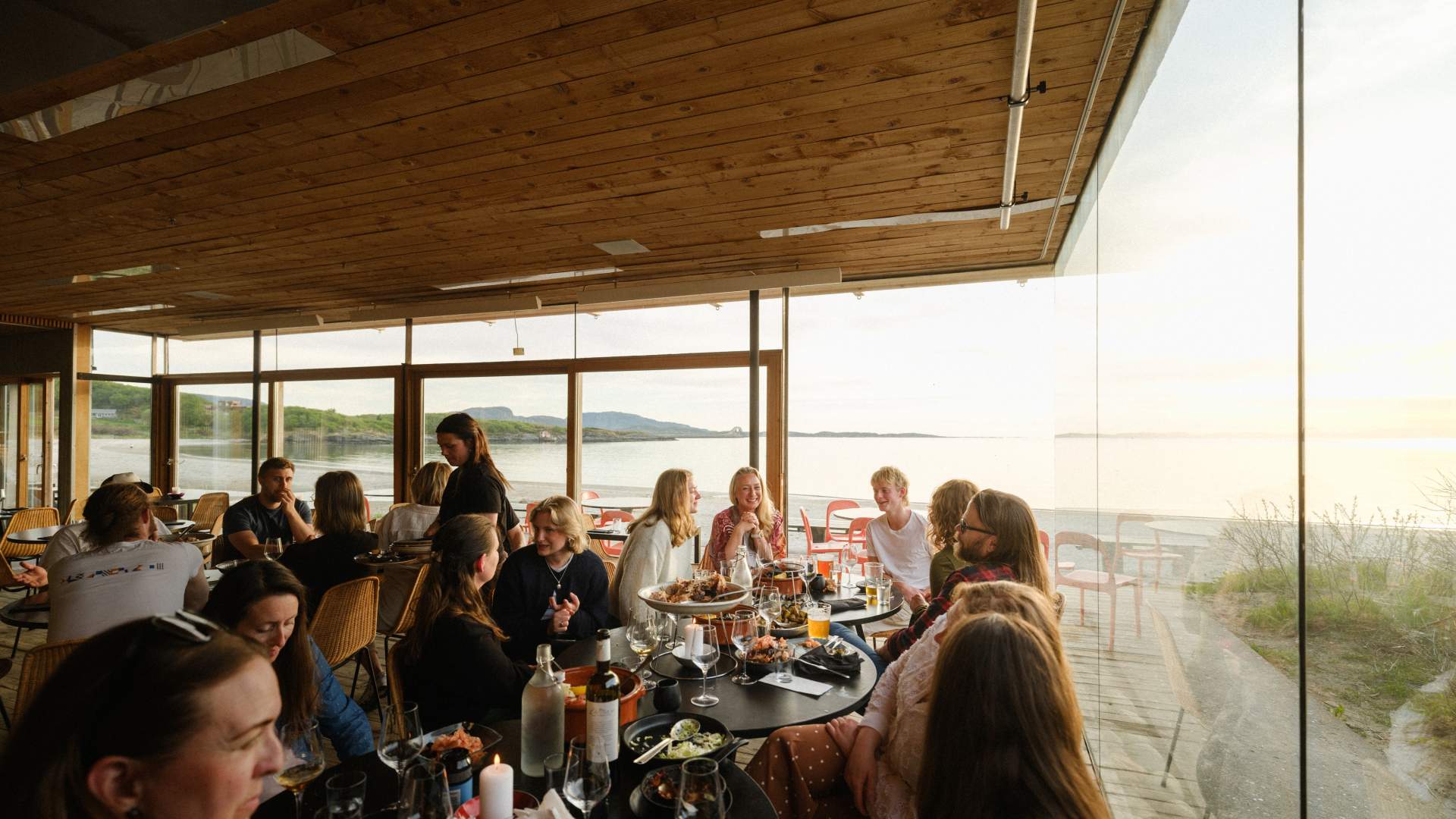 Strandbaren_guests_small