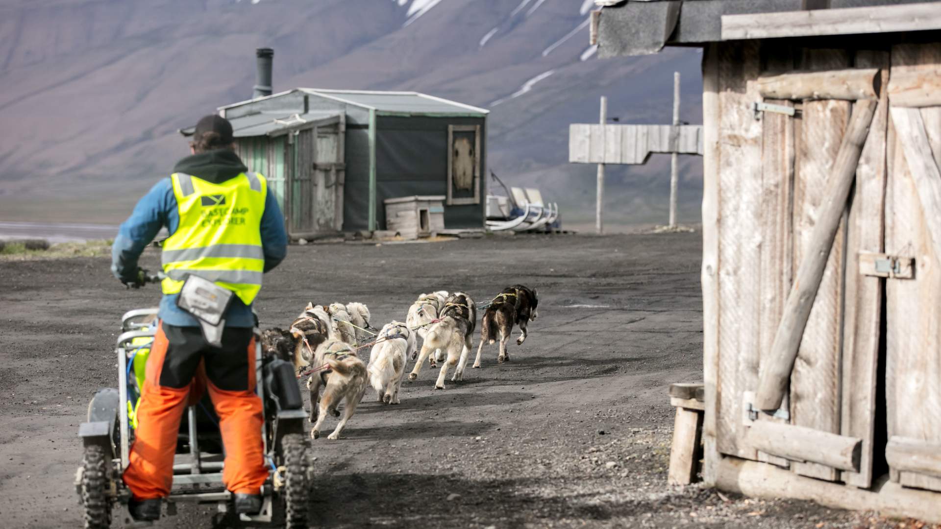 Summer dogsledding Bolterdalen_Photo by Silje Forbes_Basecamp Explorer