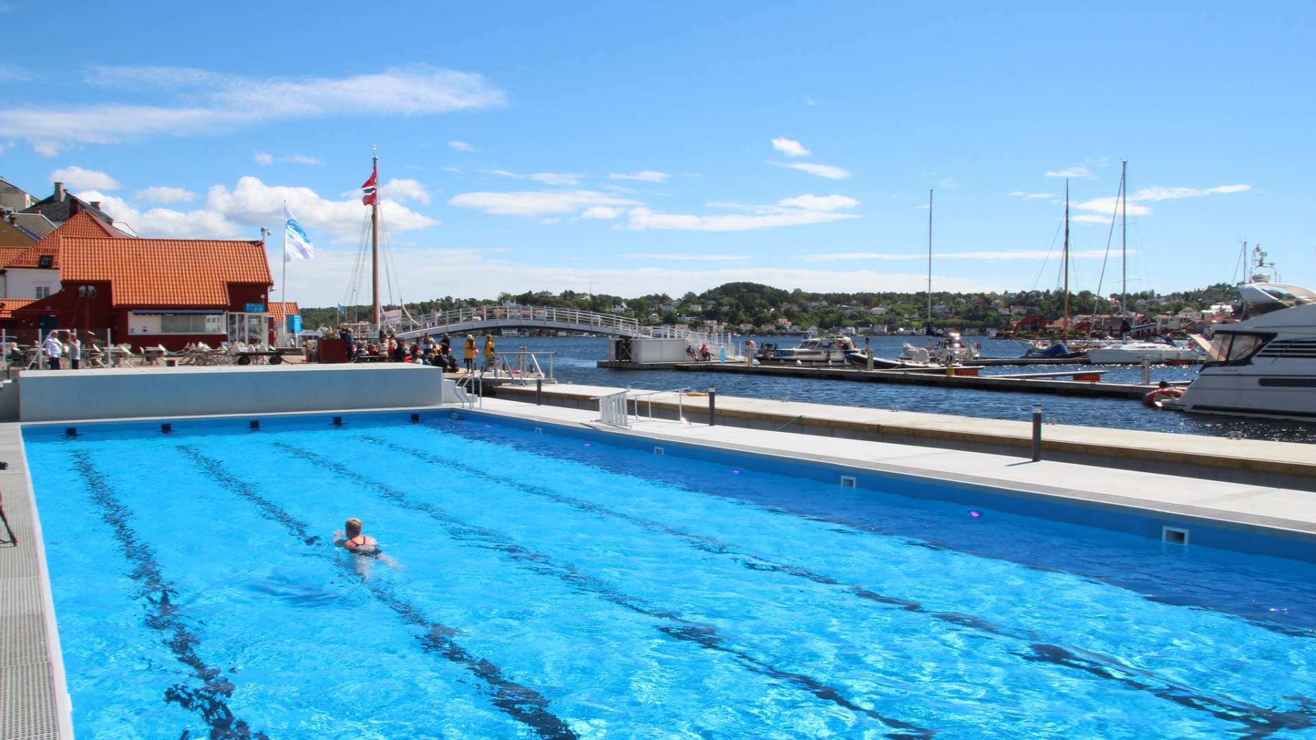 Flytende svømmebasseng i Arendal gjestehavn