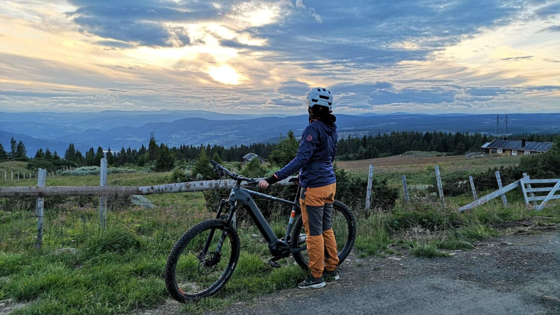 Sykkel solnedgang Nysetra