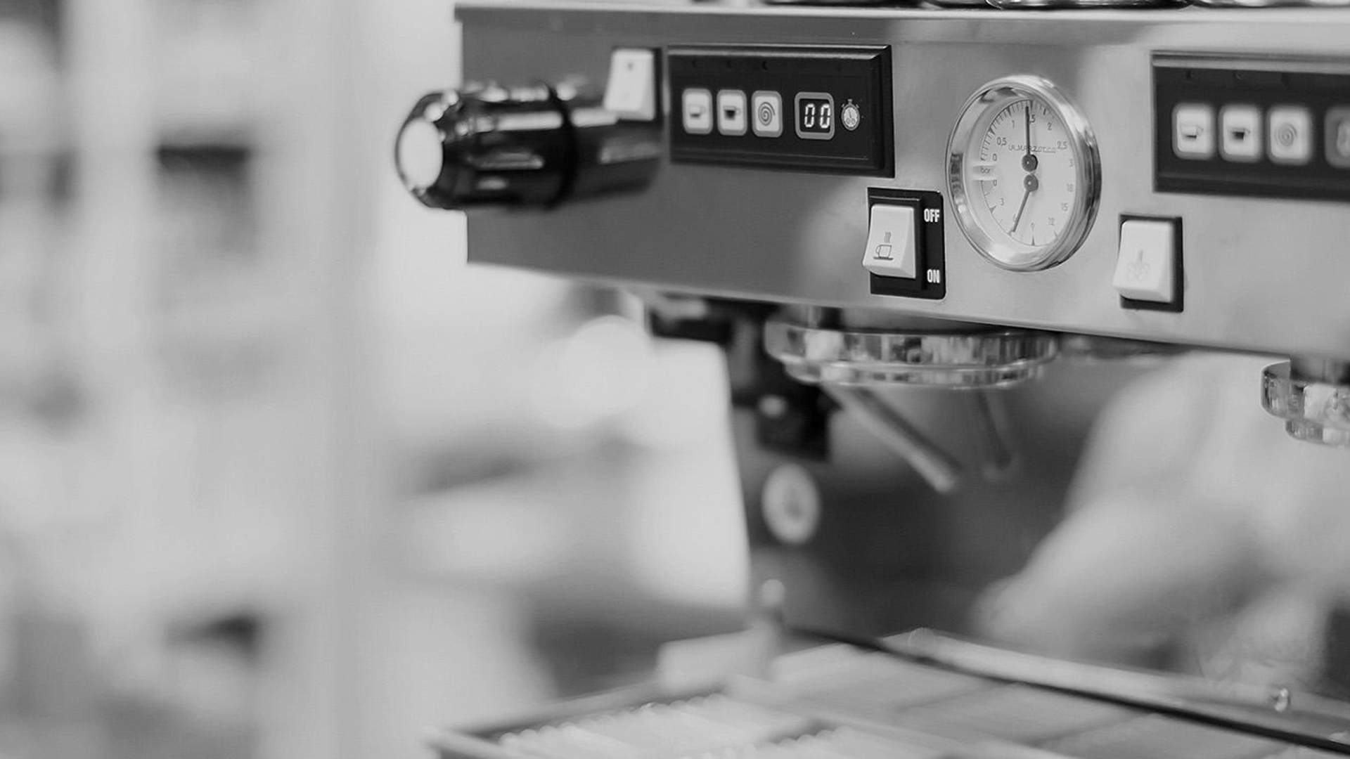 Tjonnos_delikatesser_kaffemarskin_svart_hvitt