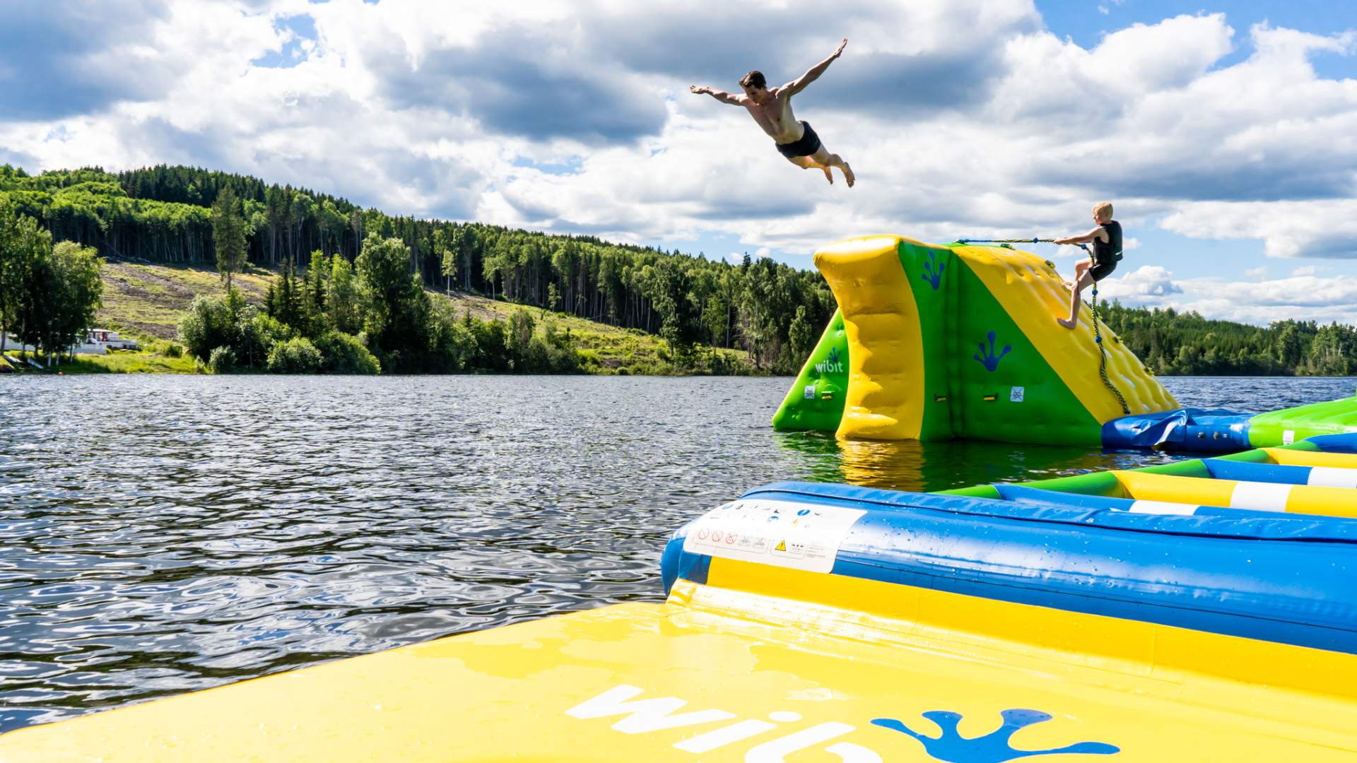 TopCamp_Mjosa_Badepark_med_vannelementer