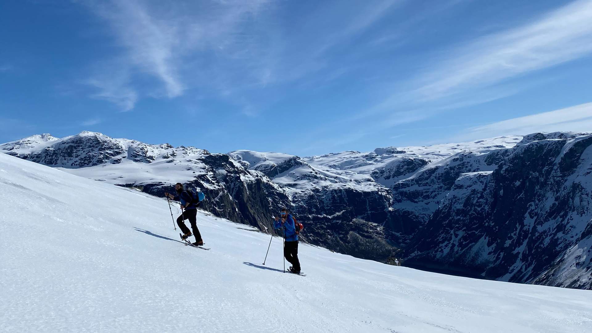 Trolltunga Active_Guided Winter Expedition_Trail_snowshoes_easter 2020 II