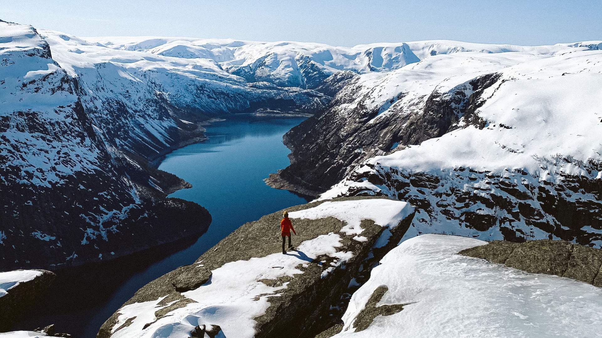 Trolltunga Active_Guided Winter Expedition_Trail_snowshoes_easter 2020 kvaderat