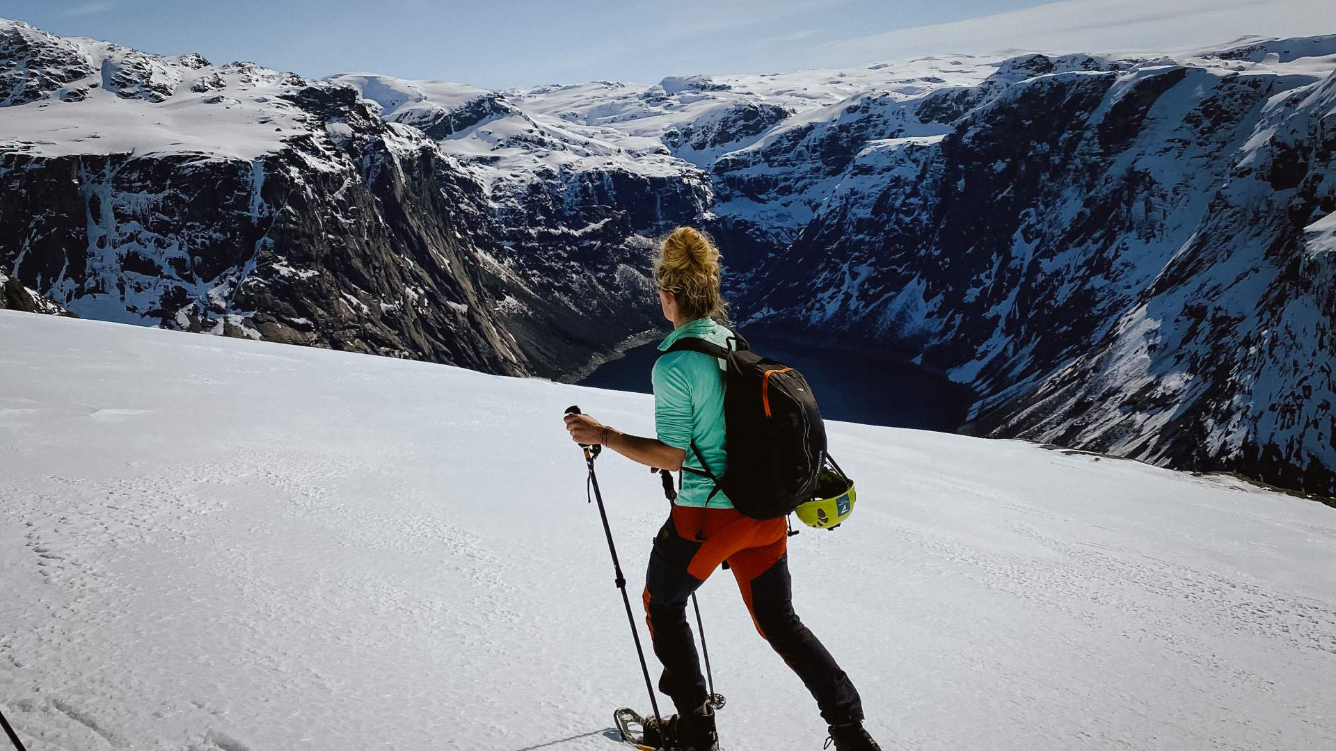 Trolltunga Active_Guided Winter Expedition_Trail_snowshoes_easter 2020 liggende