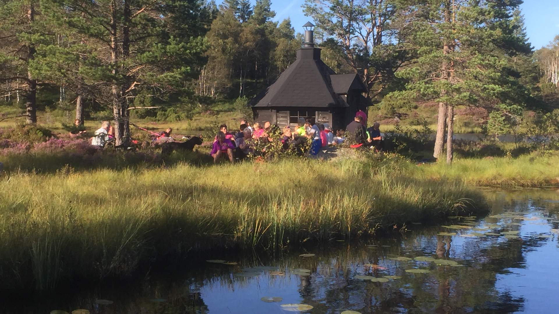 Turstien inn til dagshytta på Skopteland