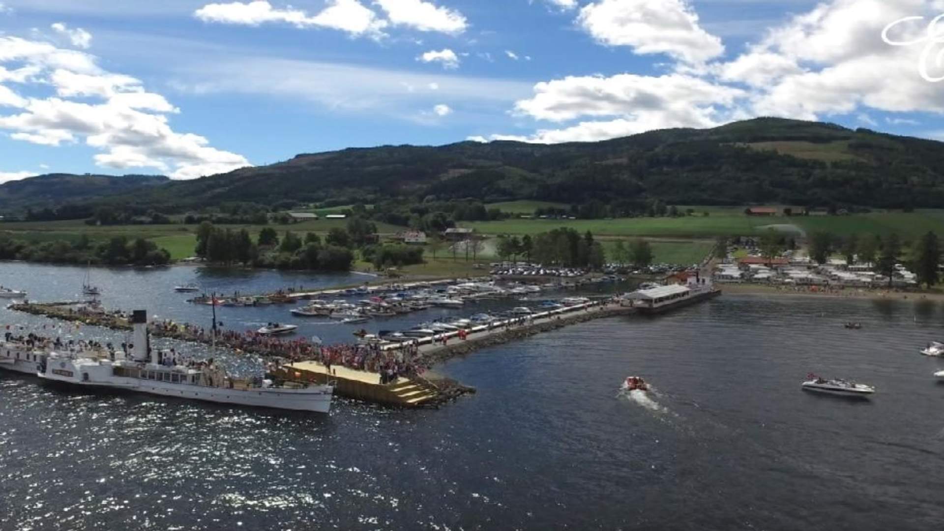 Evjua strandpark og Skibladner - Dronebilde