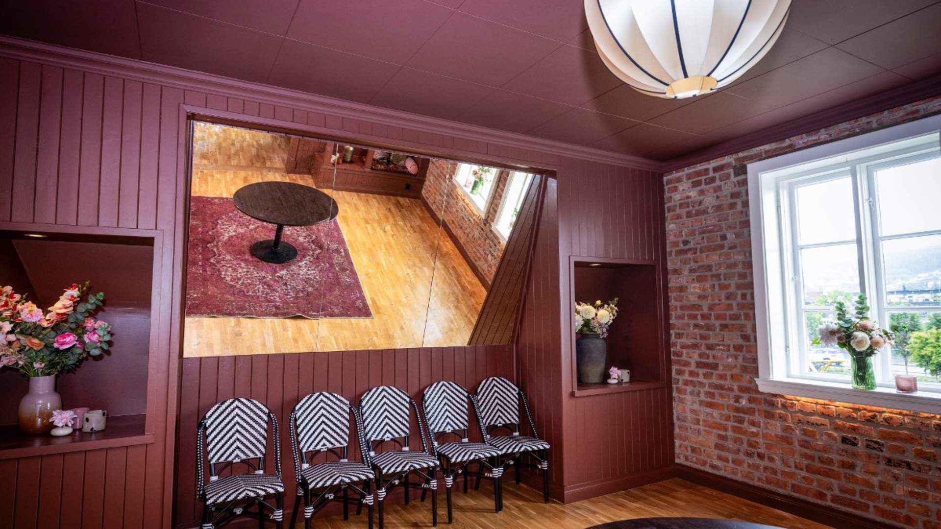 Venus café and Lounge