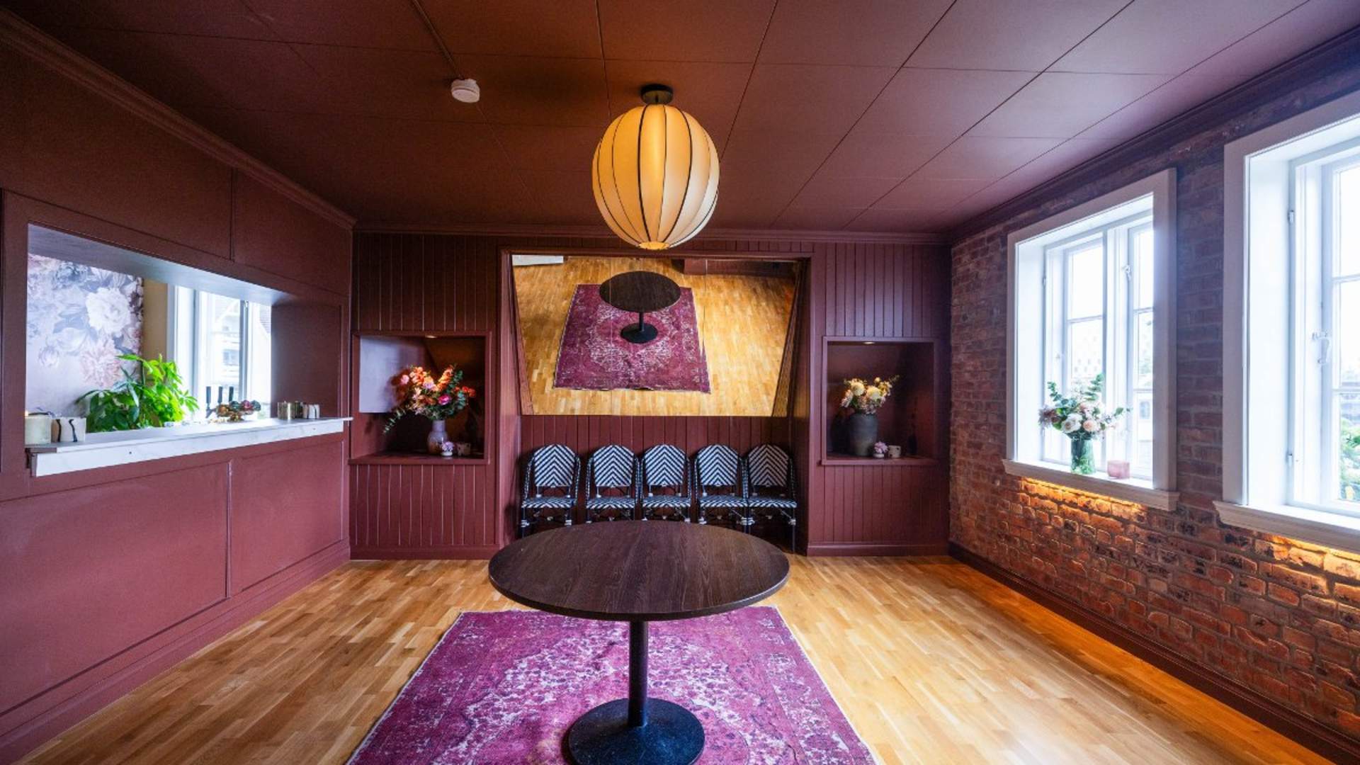 Venus café and Lounge