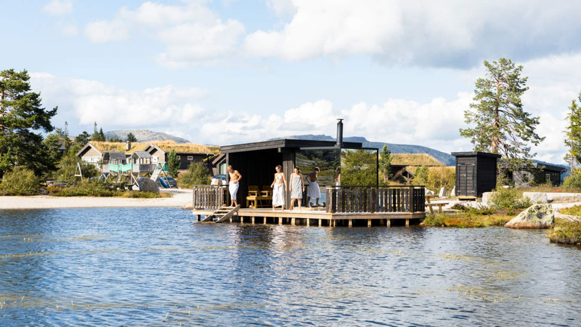 Vrådal_sommer_Kjetil-Kalis_folk-på-badstue_1100x733