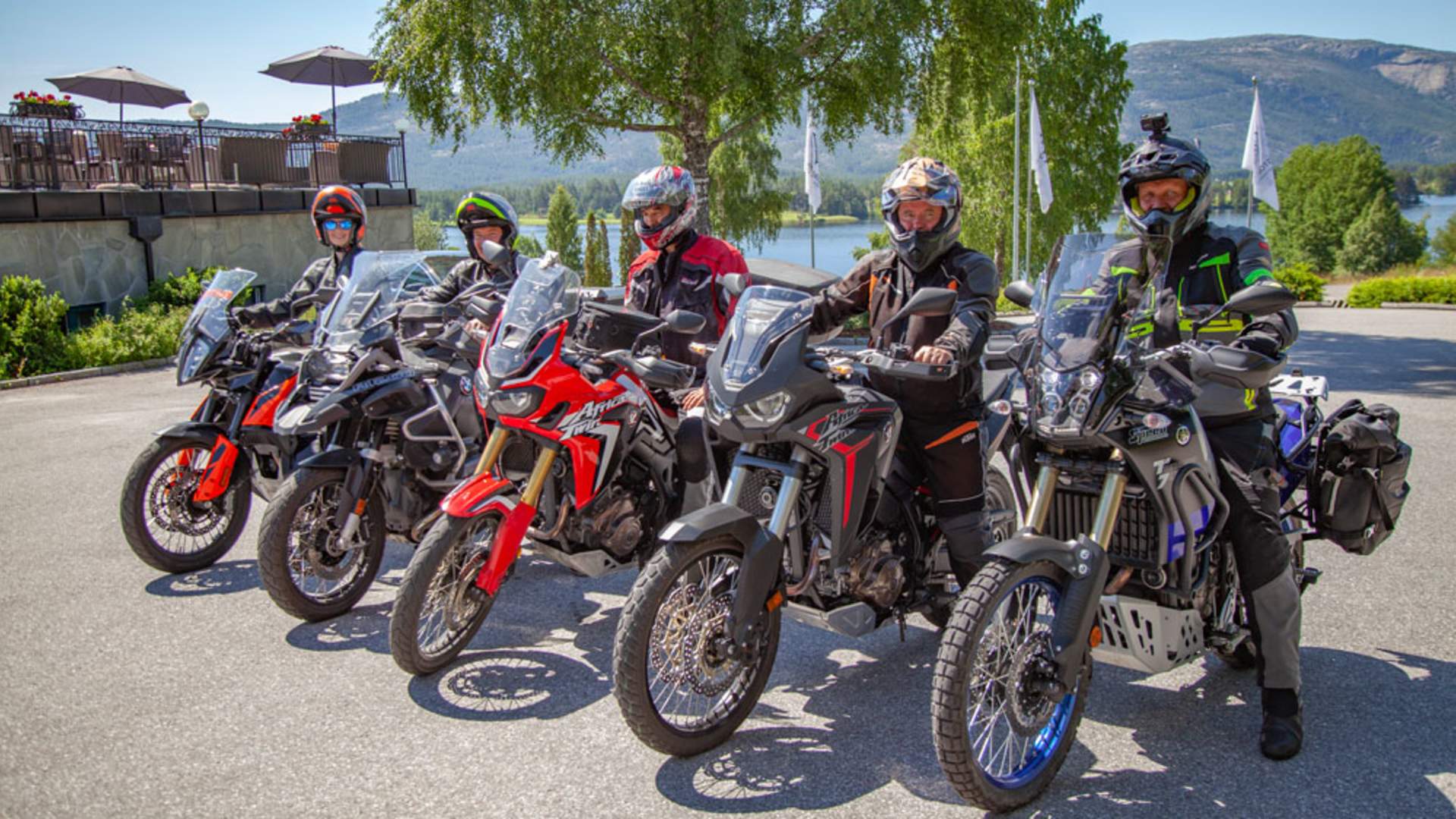 Flotte herrer på sine flotte motorsykler Foto Straand hotel