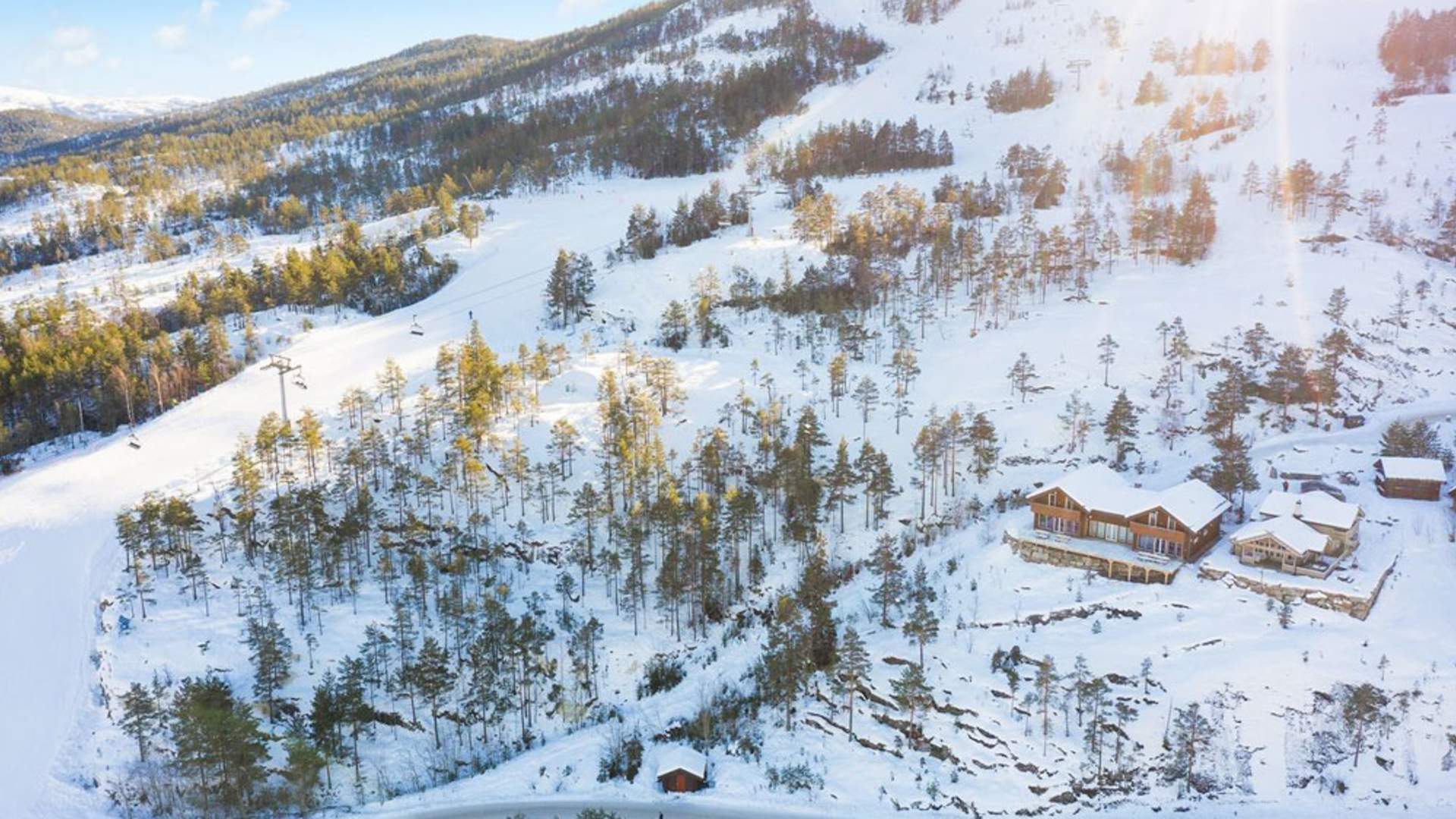 Vrådal_vinter_hytte-fra-Fred-Hansen-Eiendom-i-skibakken_1000x666