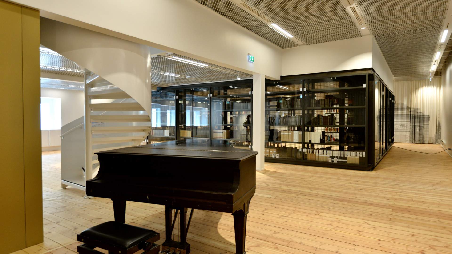 Vrimleomr+Ñdet i Biblioteket - ogs+Ñ mulighet for +Ñ bruke flygelet. Foto - 3RW