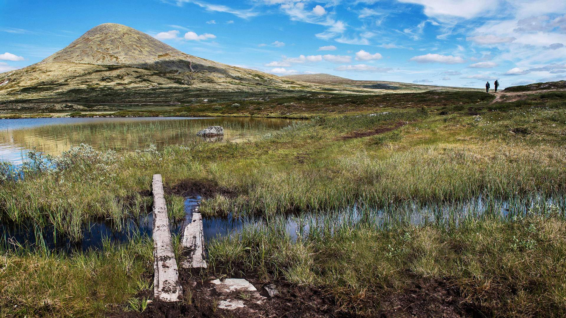 Par går på tur ved Muen på Venabygdsfjellet | Venabu Fjellhotell