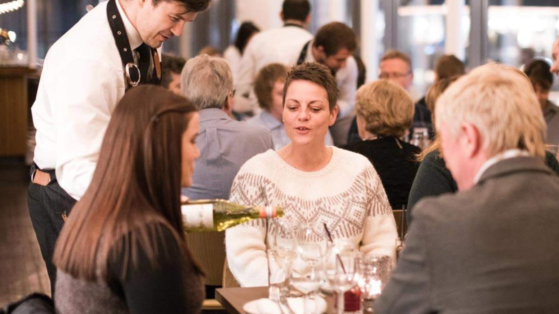 city-bar-spiseri-servering