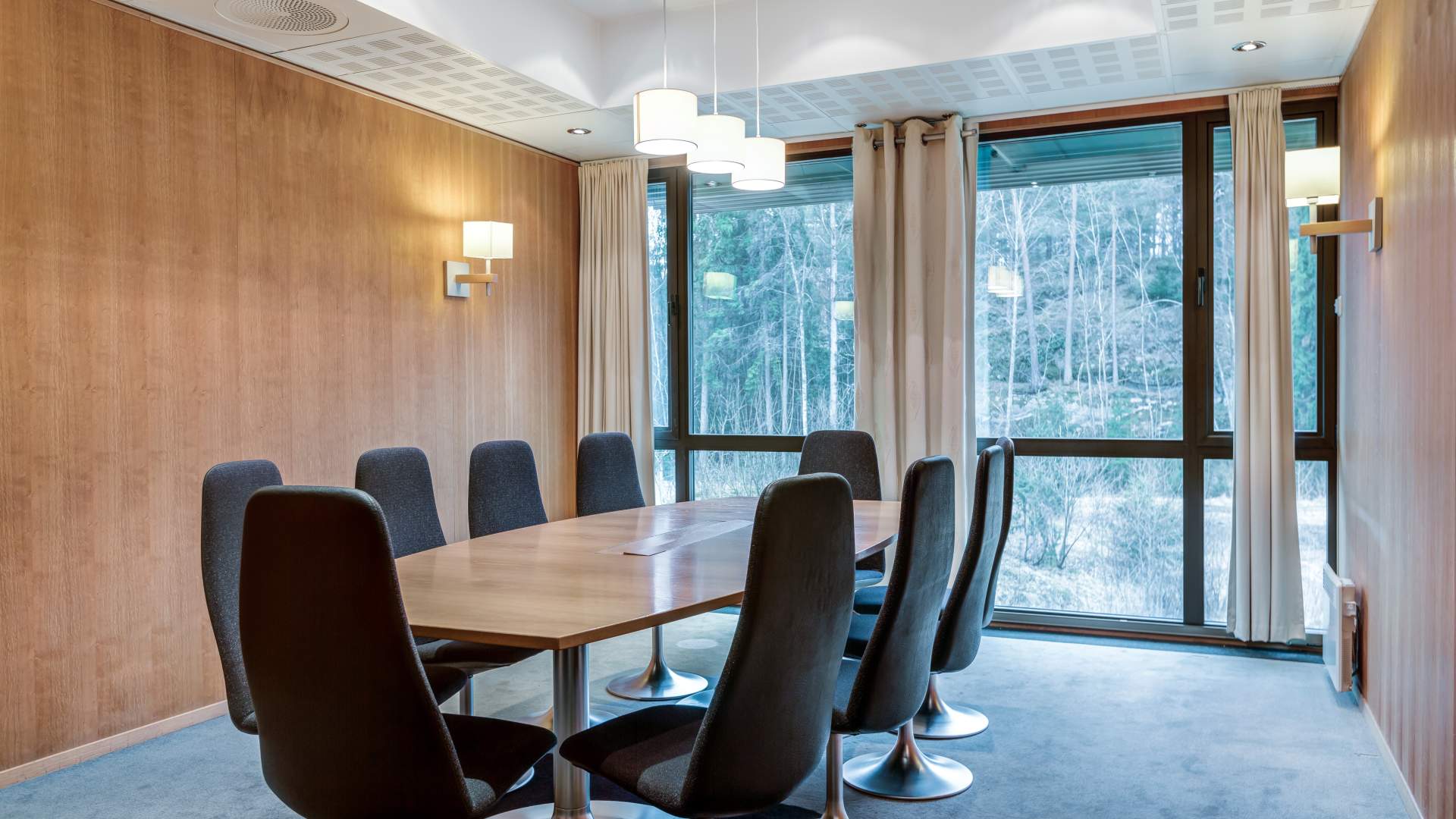 conference-kontoret-small-meeting-room-view-quality-hotel-entry (1)