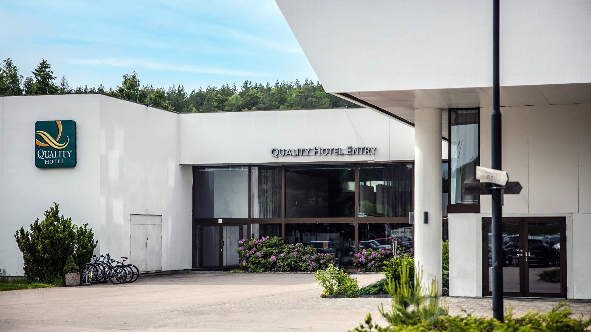 entrance-hotel-quality-hotel-entry