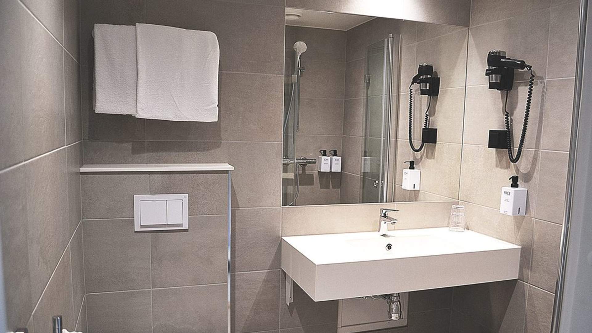 hotelcentral_familierom_bad
