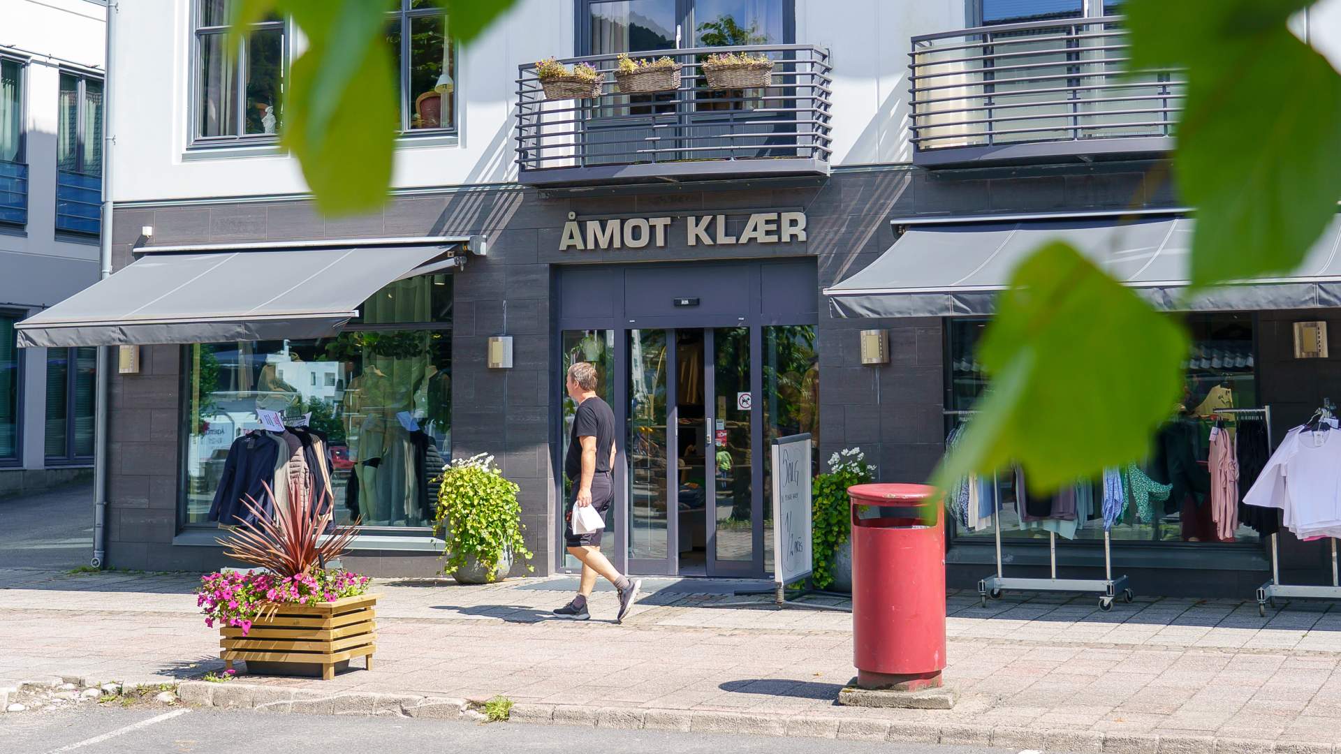 Åmot Klær