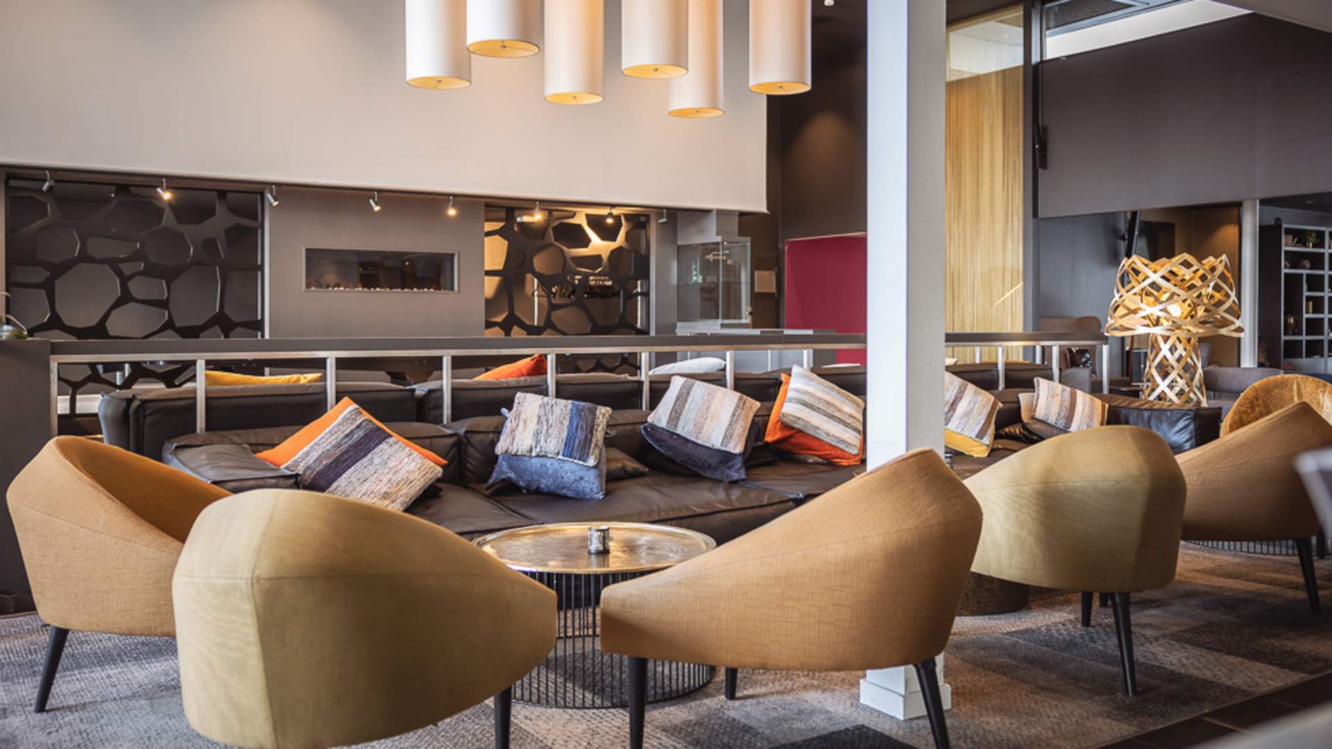 lobby-fireplace-quality-hotel-entry (1)