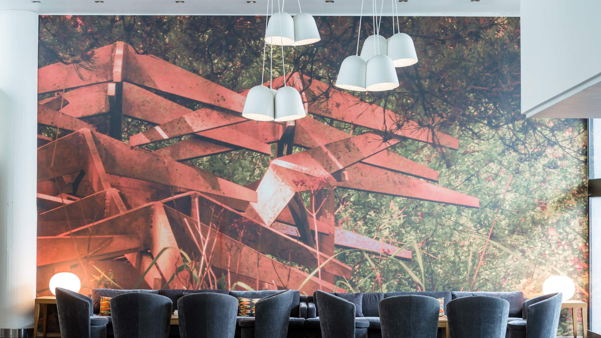 lobby-seating-wall-quality-hotel-entry