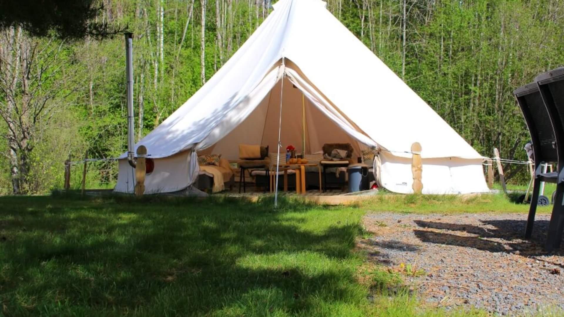 lystang-telt-utenfor-camping