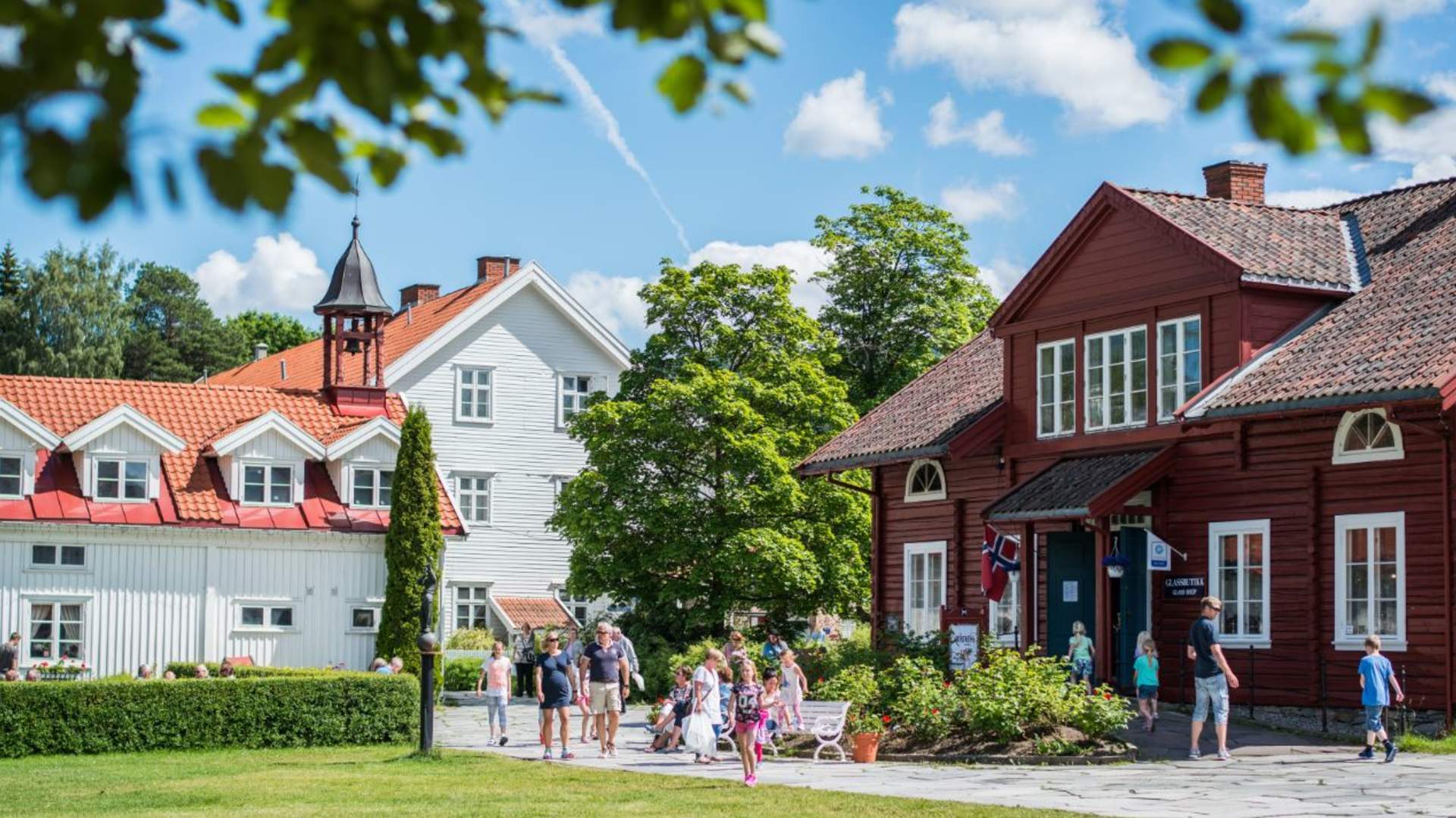 Hadeland Glassverk Miljøbilde Sommerdag