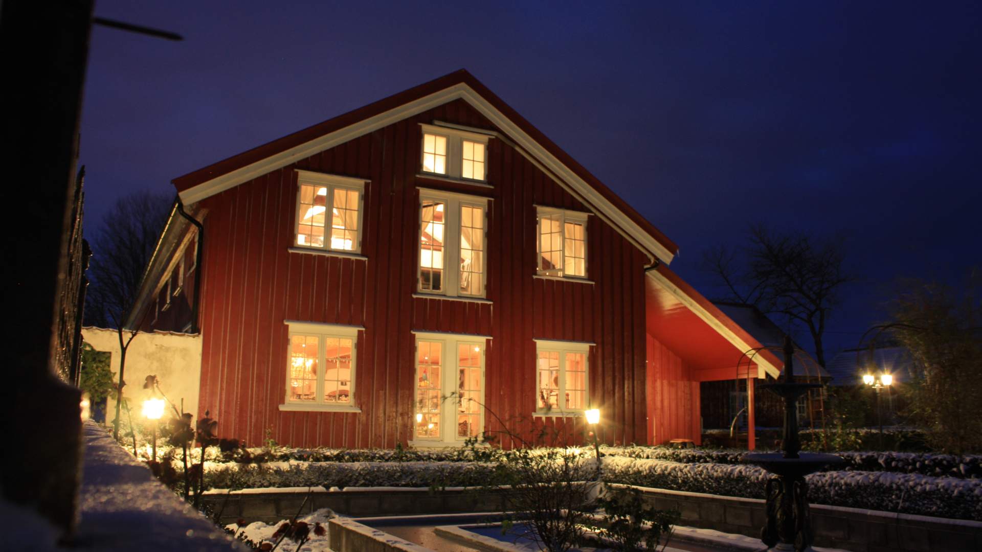 rosehagevinter Bjellandstrand gård