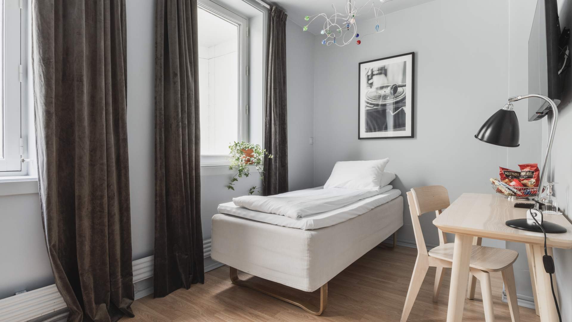 standard single room