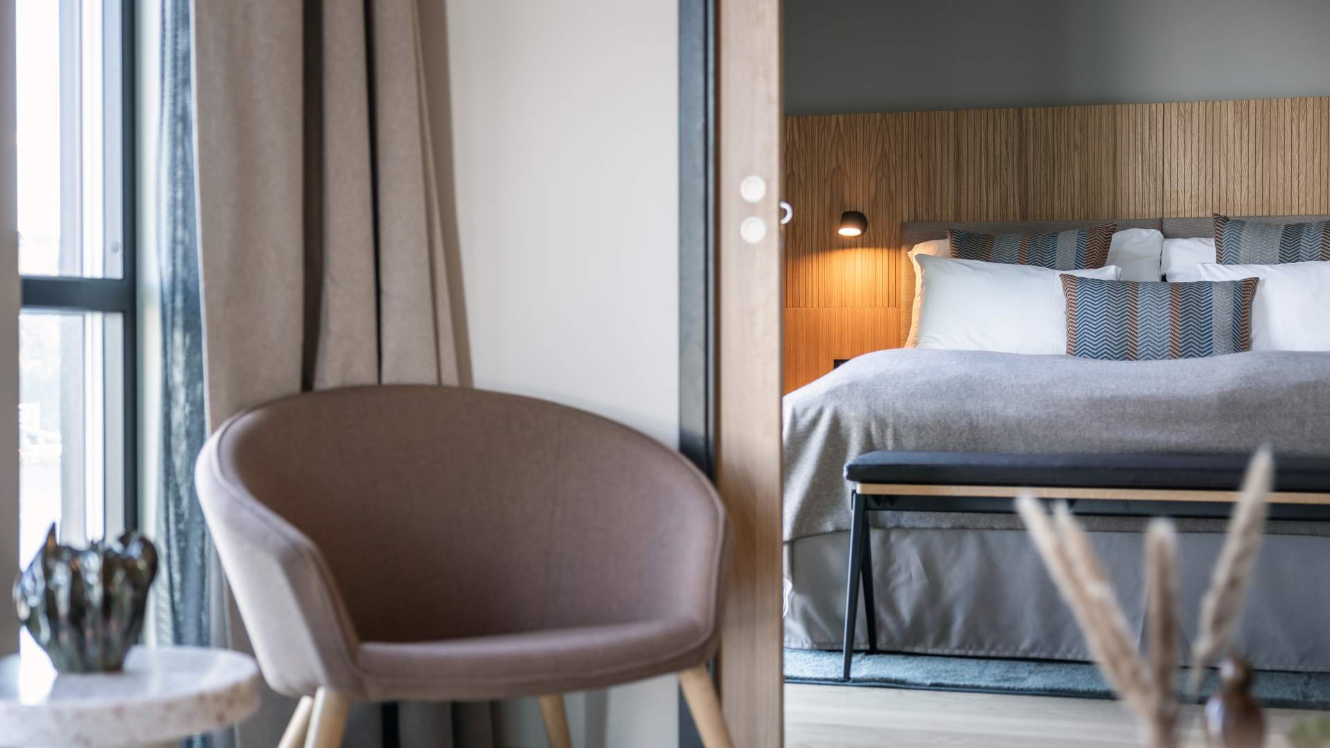 suite-chair-details-quality-hotel-harstad