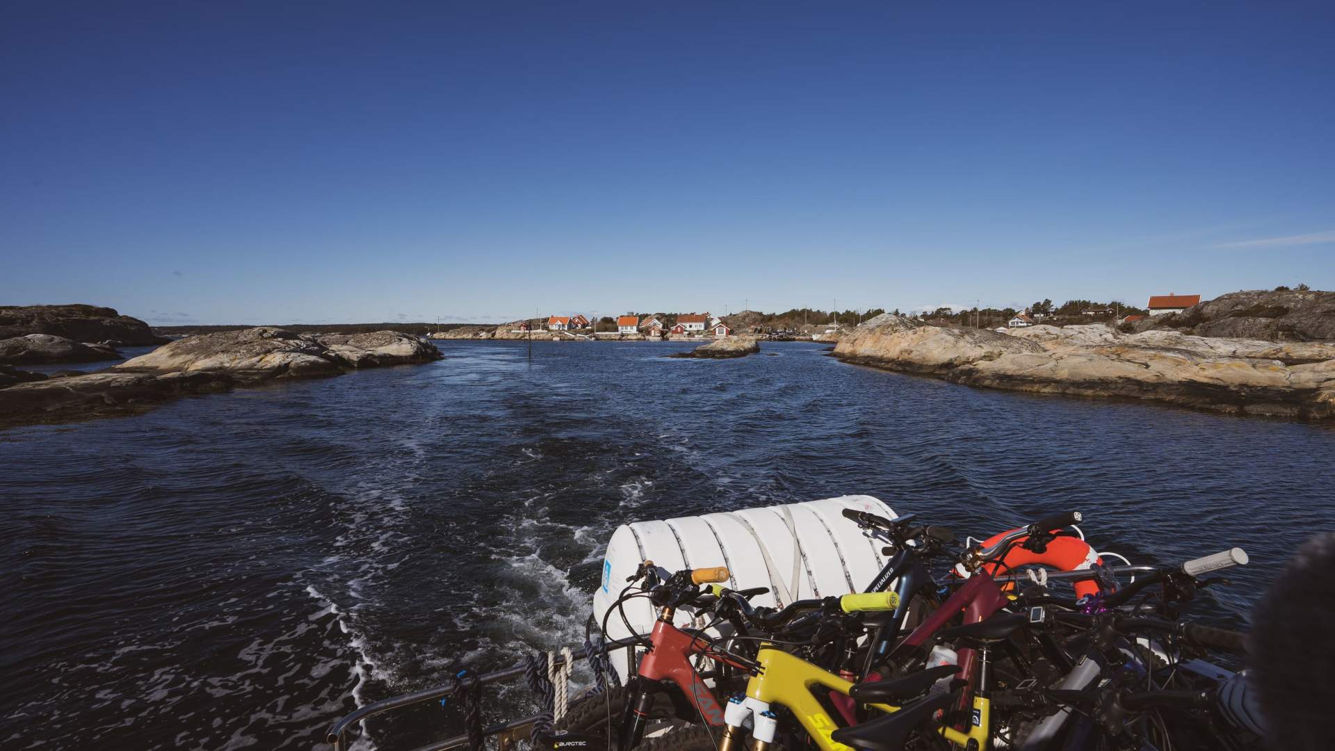 Trailbiking and island hopping with guide in Kragerø