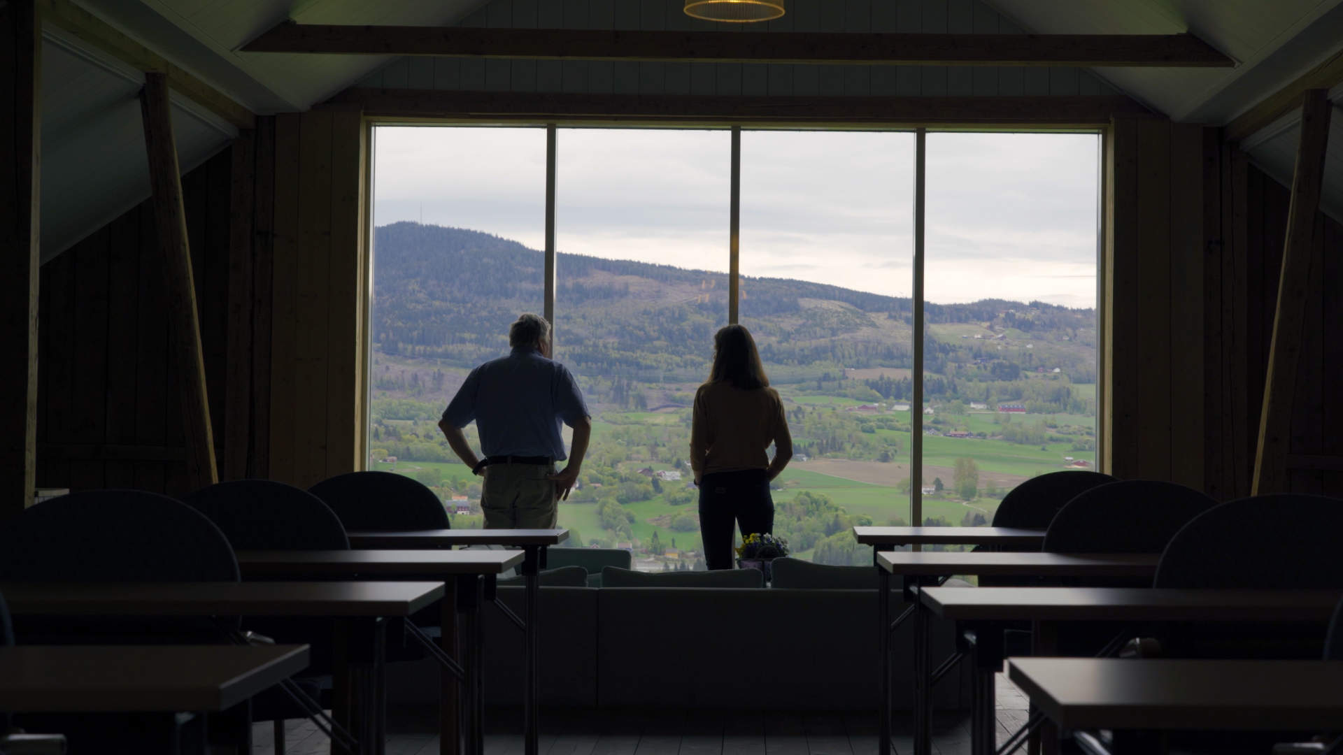 Kveldsprat med utsikt på Helgaker gård