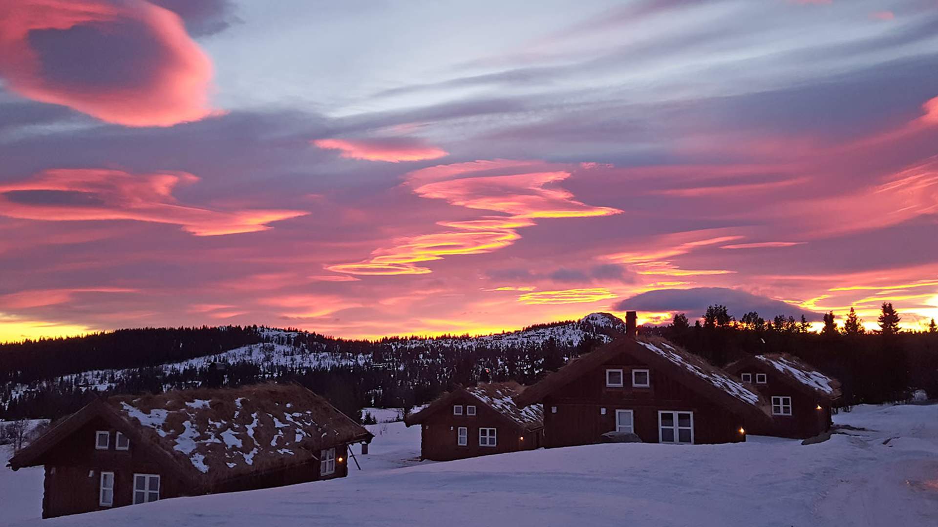 web_Kamben hytter vinter solnedgang