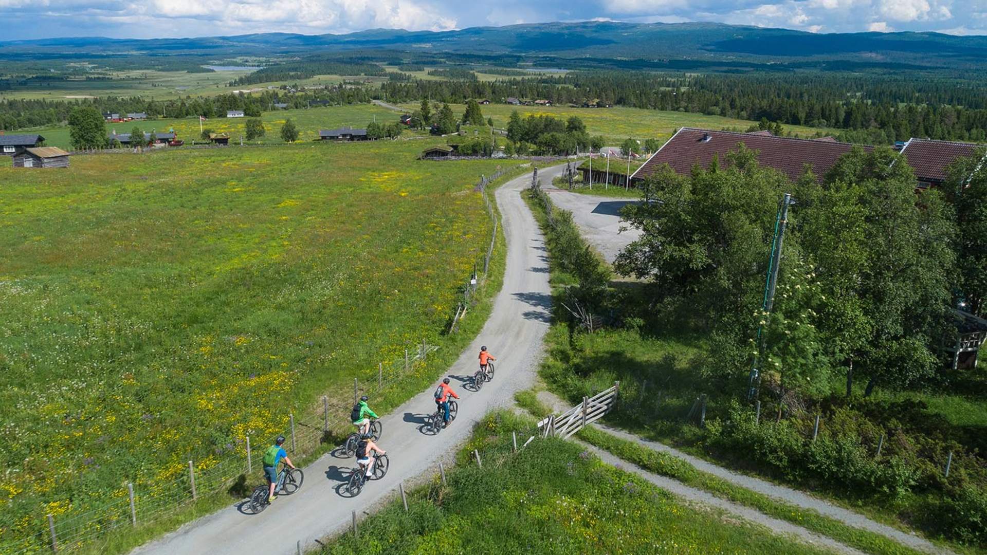 Kamben syklister dronefoto sommer