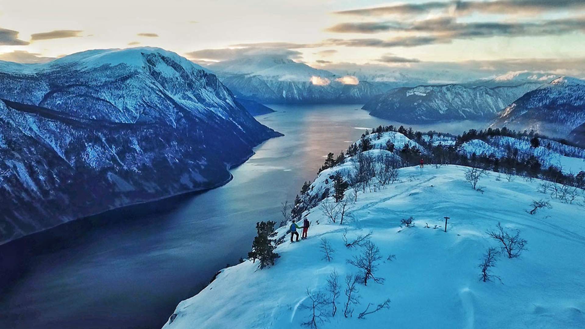Snowshoeing trip in the Sognefjord area | Northern Lights | Øvre Årdal |  Norway