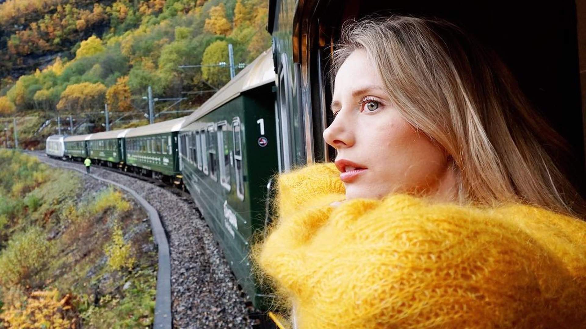 yellow-girl-flam-railway