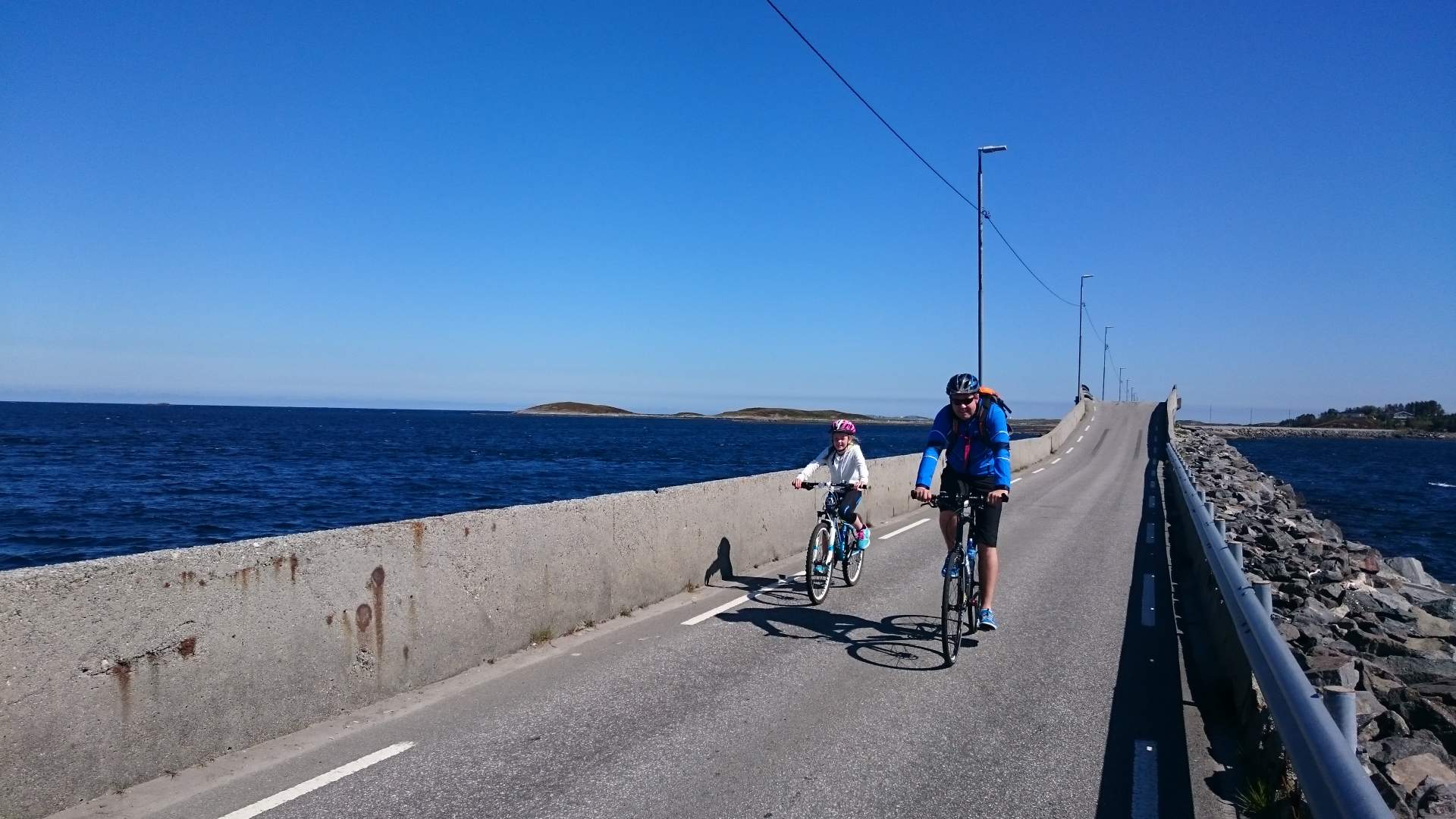 Øyhopping på sykkel langs kysten av Romsdal og Nordmøre