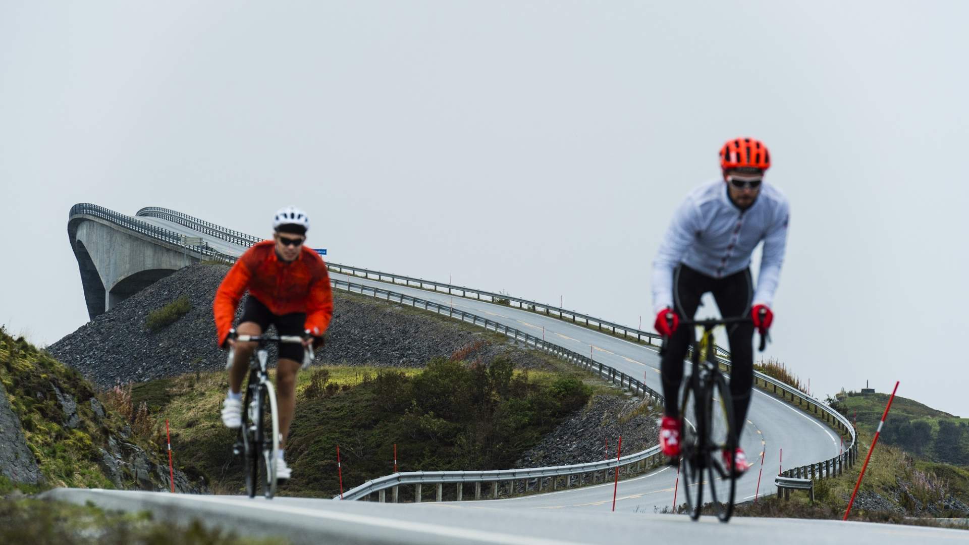 Øyhopping på sykkel langs kysten av Romsdal og Nordmøre